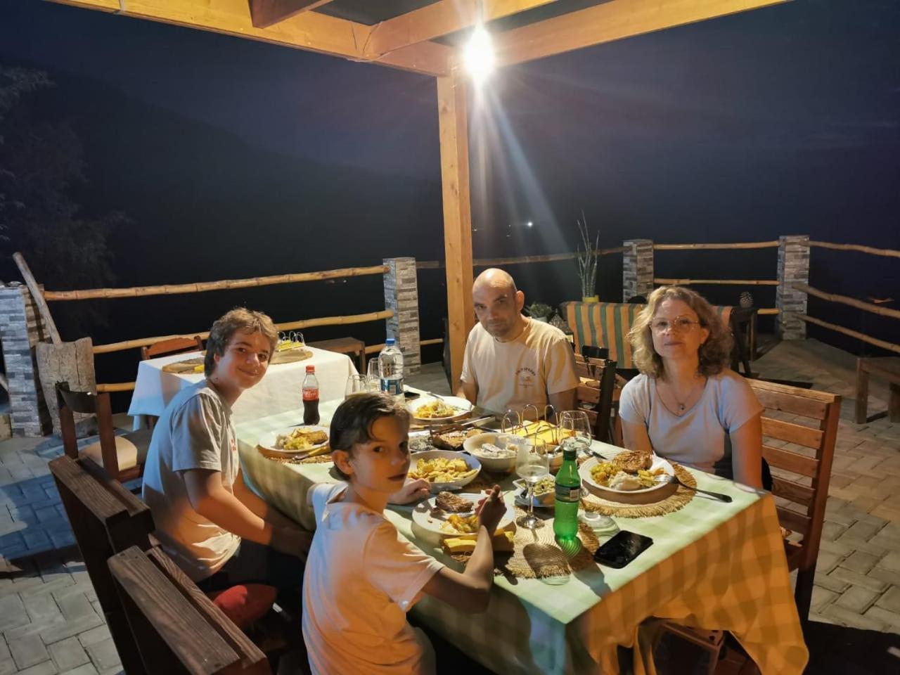Kaza Ladera Bed & Breakfast Seladinha Luaran gambar